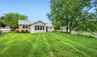 17 Willow St, Algonquin, IL 60102