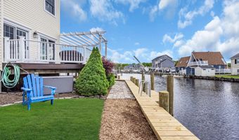 221 Magnolia Dr, Bayville, NJ 08721
