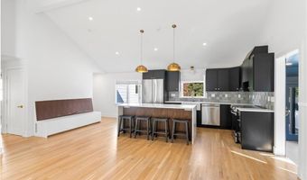 7 Carpenter Ave, Barrington, RI 02806