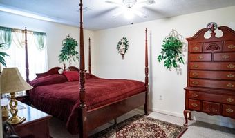 521 N Calhoun Shores Pkwy, Calhoun Falls, SC 29628