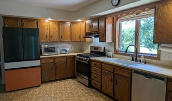 821 Country Club Dr, Akron, IA 51001