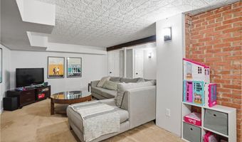 47 Hyland Ave, East Greenwich, RI 02818
