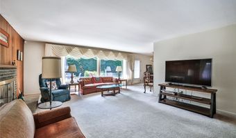 26 Devon Ln, Amherst, NY 14221