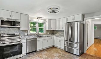 15 Highland Rd, Glocester, RI 02814