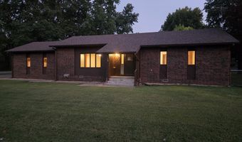 806 E Springfield St, Aurora, MO 65605