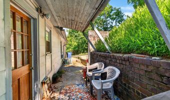 210 W State St, Athens, OH 45701