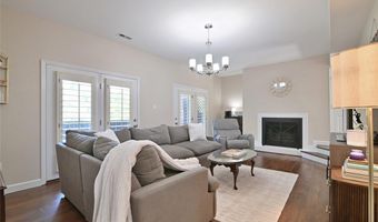 1131 Claytonbrook Ct, Ballwin, MO 63011