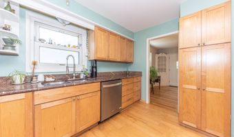 275 Highlake Ave, Ann Arbor, MI 48103
