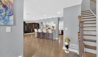 24 W Berkley Dr, Arlington Heights, IL 60004