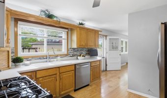 237 N Pioneer Dr, Addison, IL 60101