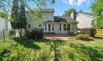 1043 Oakwood Farms Ln, Ballwin, MO 63021