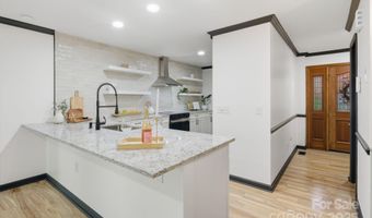 8 Indian Ridge Rd, Asheville, NC 28803