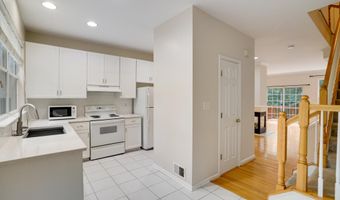 6490 TAYACK Pl, Alexandria, VA 22312
