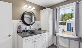 1420 N OWAISSA St, Appleton, WI 54911