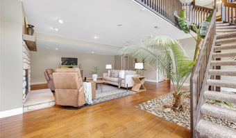 924 Forest Lake Ct, Ballwin, MO 63021