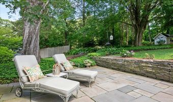 25 Spring St, Chester, CT 06412