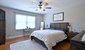 1350 W Barnwall Dr, Addison, IL 60101