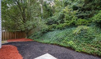 1045 Winthrope Chase Dr, Alpharetta, GA 30009