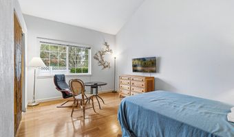 235 Meadow Dr, Ashland, OR 97520
