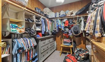 5722 Happy Valley Rd, Anderson, CA 96007