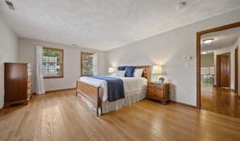 6 Carriage Chase Ln, Atkinson, NH 03811
