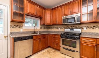 556 MARTIN St, Philadelphia, PA 19128