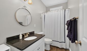 2 Kings Pine Ln, Arundel, ME 04046