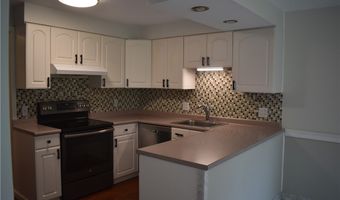 10 Southcreek Ct B, Amherst, NY 14051