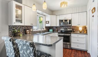 46 Pine Hill Dr, Bath, ME 04530