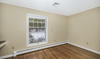 11 Strawberry Hill Rd, Bedford, NH 03110