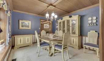 1521 Secretariat Ln, Indianapolis, IN 46217