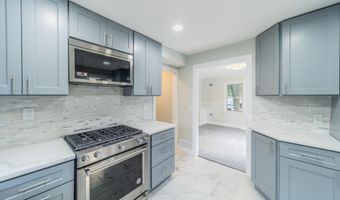 901 Palmer Ave, Holmdel, NJ 07733