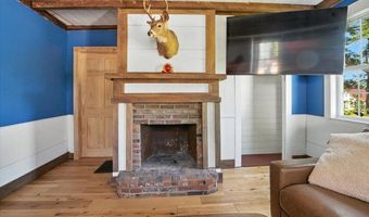 817 Riverside Dr, Augusta, ME 04330