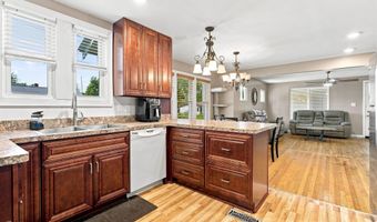 729 Smith St, Algonac, MI 48001