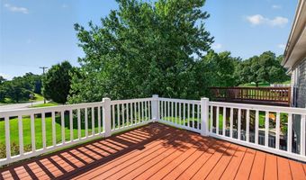 812 Whispering Village Cir, Ballwin, MO 63021