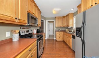 1420 Summerchase Ln, Albertville, AL 35951