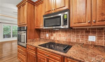 5 Pinebrook Ct, Savannah, GA 31405