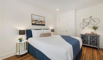 433 SW B St, Bentonville, AR 72712