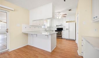 1045 S Saunders St, Aransas Pass, TX 78336