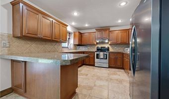 17713 157th Ter, Basehor, KS 66012