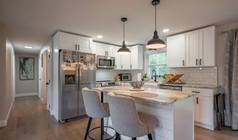 18 Dream Lake Dr, Amherst, NH 03031