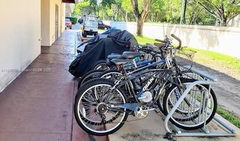 3101 N Country Club Dr 101, Aventura, FL 33180