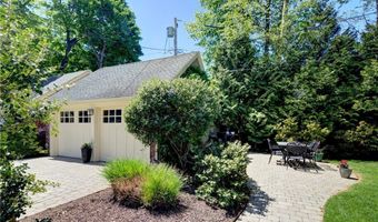 51 Ayrault St, Newport, RI 02840
