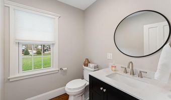 6 Knowlton Ct, Bristol, RI 02809