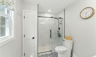 3 Sandy Ln, Bristol, RI 02809