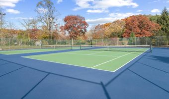 624 Peninsula Ct, Ann Arbor, MI 48105