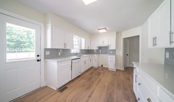 35 DOGWOOD St, West Point, GA 31833