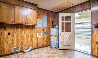 5042 Dummyline Rd, Batesville, MS 38606