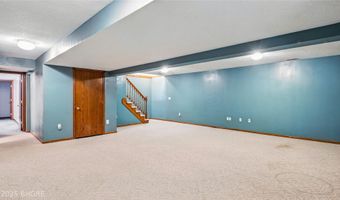 708 13th St SW, Altoona, IA 50009