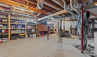 435 Berry Ridge Dr, Amherst, OH 44001